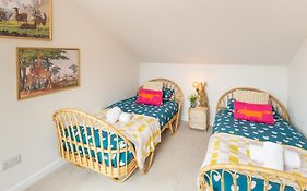 Family Friendly Sleeps 6 In Exmouth By The Sea